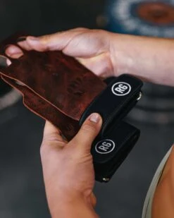 RooGrips 3 Hole Hand Grips - Pebble Grain -Fitness Equipment Discount KG0006 WEB3 jyida8