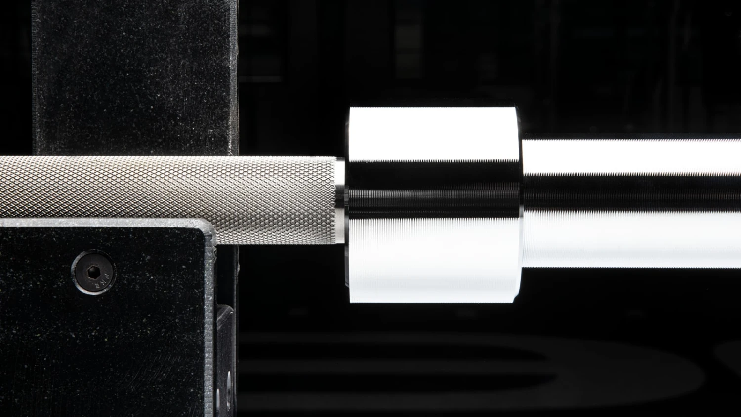 Rogue 32MM Squat Bar 5 Rogue 32MM Squat Bar - Image 3