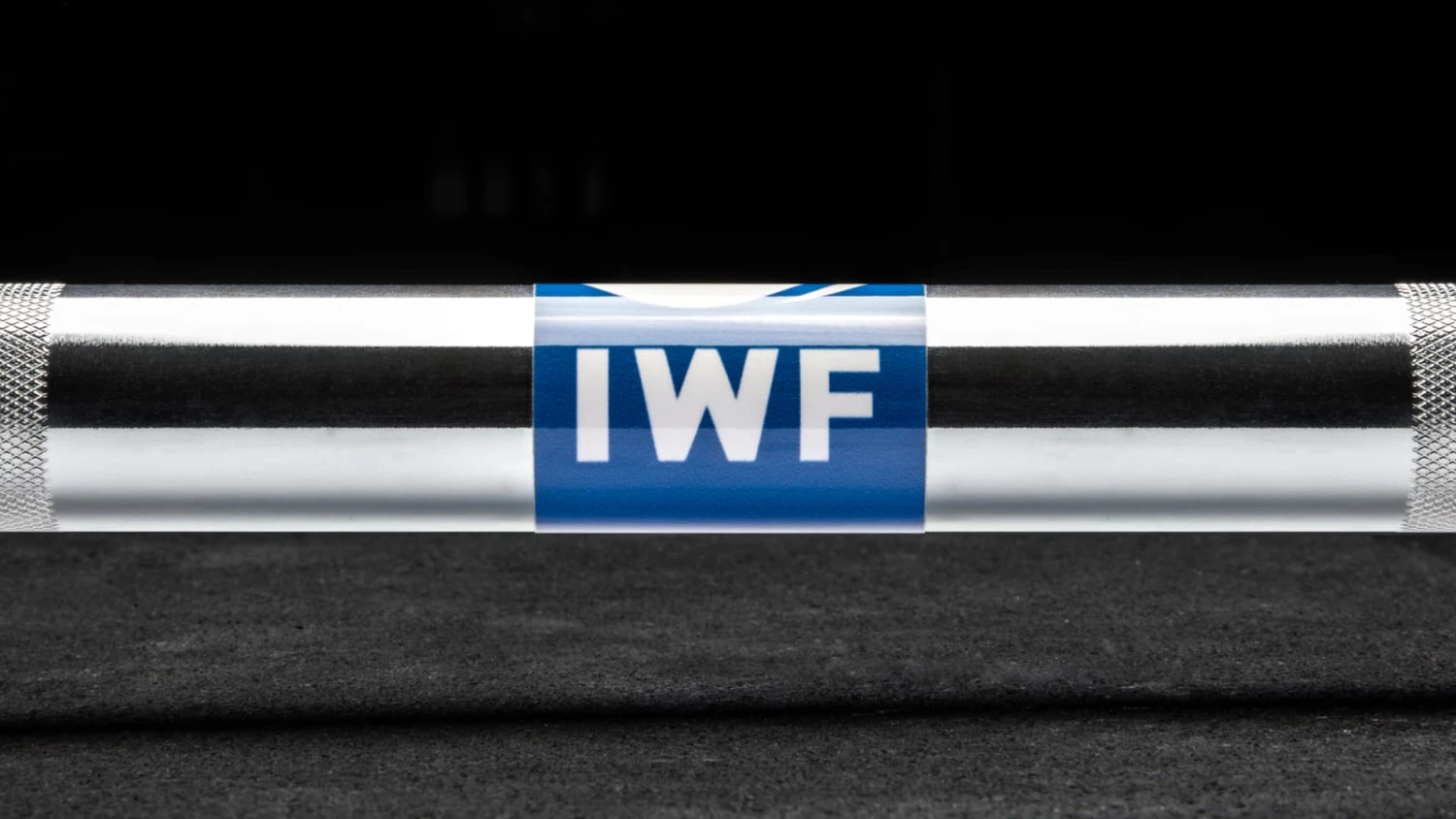 Rogue 28MM IWF Olympic Weightlifting Bar W/ Center Knurl - Bright Zinc 6 Rogue 28MM IWF Olympic Weightlifting Bar W/ Center Knurl - Bright Zinc - Image 4